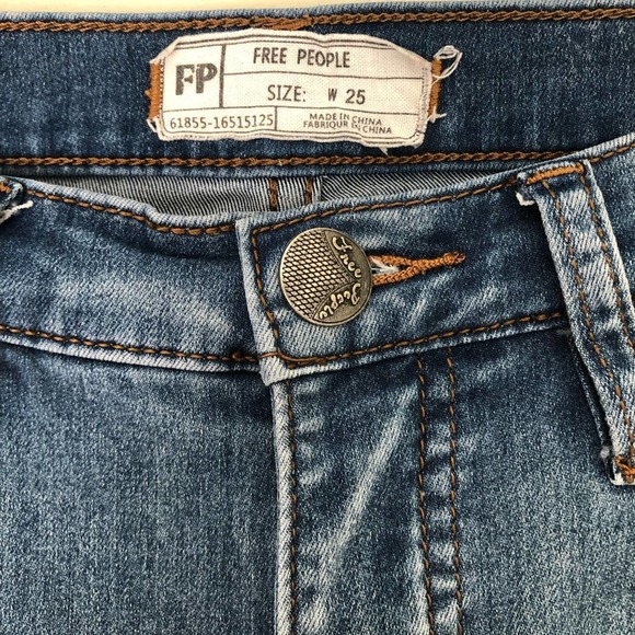 FREE PEOPLE Women's Medium Wash Straight Leg Simple Staple Skinny Jeans sz 25 - Picture 3 of 5